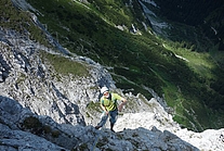 Juli 2023: Abeilen nach der Kletterei "Durchs gotische Fenster", 7-, 14 SL, Kellespitze Nordwand (Tannheimer Alpen)